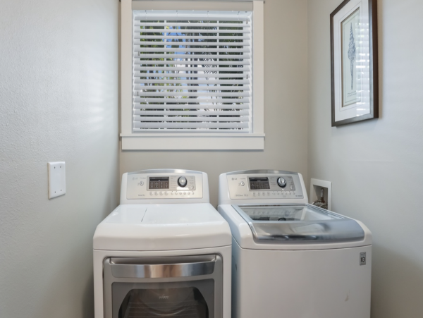 Six Bedroom Luxury Vacation Rental Anna Maria with Pool